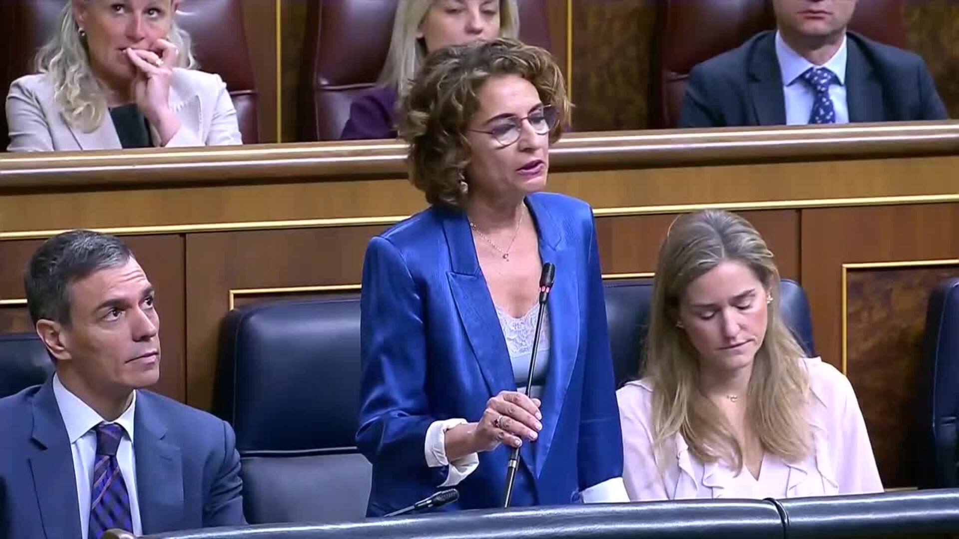 El PP llama "Mr Wonderful" a Sánchez y Montero le acusa de "banalizar el sufrimiento"