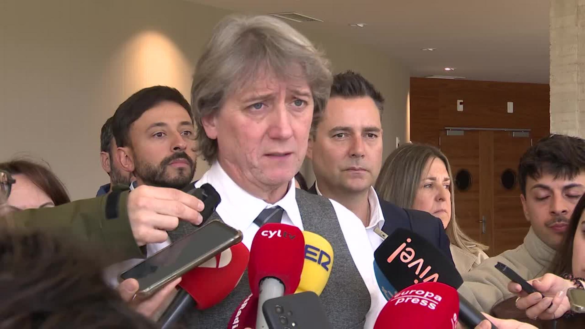 Martínez reúne a los procuradores electos para "no perder ni un minuto" y empezar a trabajar