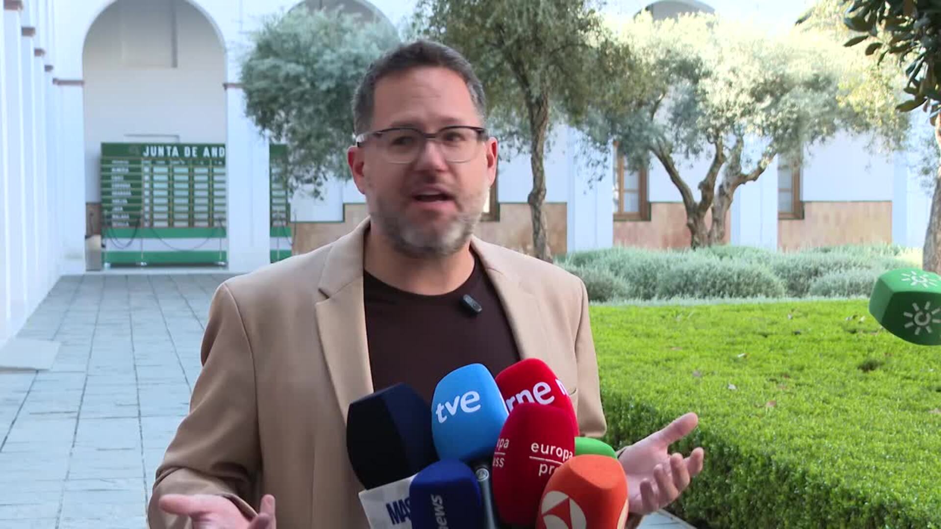 Adelante anuncia campaña para "desenmascarar" a Moreno: "Dejó tiradas a mujeres con cáncer"