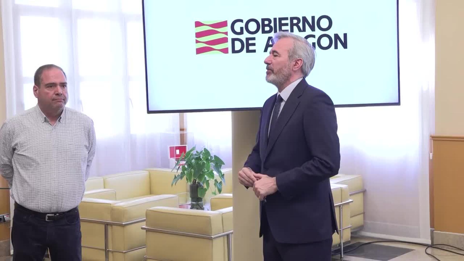 Azcón admite que comparar el físico de Montero y Alegría fue un error: "Pido disculpas"