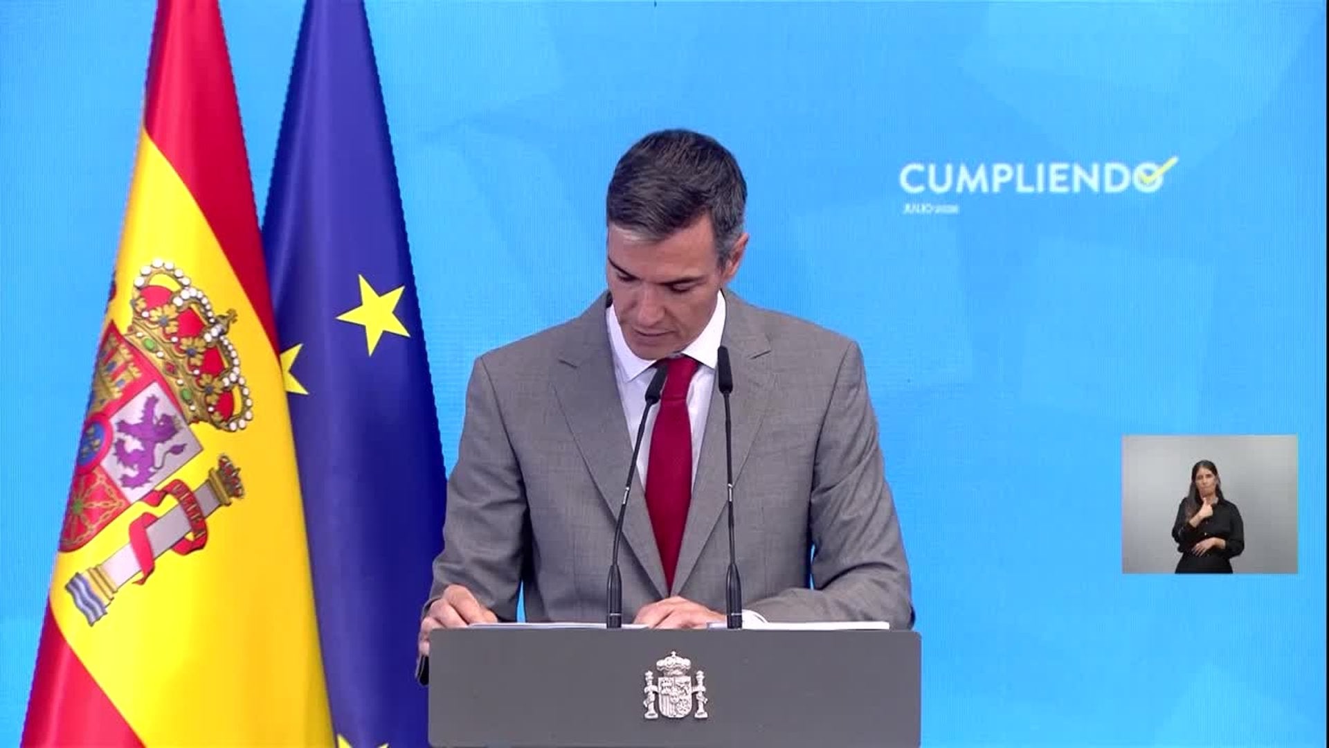 Sánchez reitera su respaldo a Zapatero y muestra "absoluta tranquilidad" por Plus Ultra