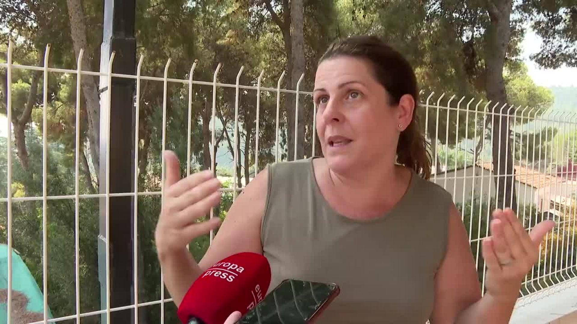 Vecinos evacuados en La Vall d’Uixó pueden volver a sus casas, mientras el fuego sigue activo