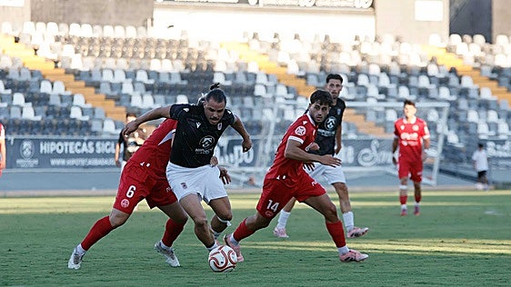 El Coria vence en el debut del Badajoz ante su afición