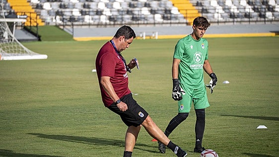 Ávila ya prepara el debut del Badajoz en su vuelta a la cuarta categoría