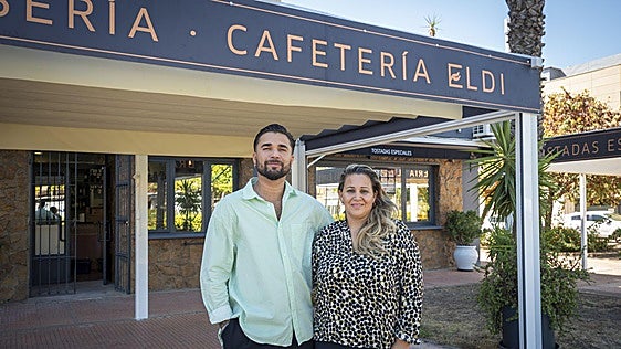 Una cafetería-brasería para una esquina emblemática