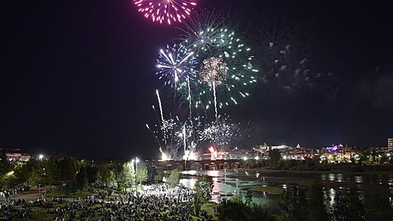 Badajoz celebra sus fuegos artificiales la última noche de feria