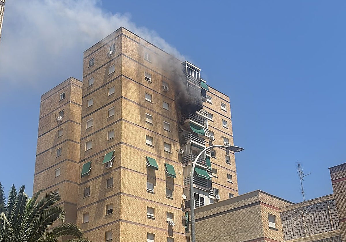 Incendio en la octava planta del edificio en La Estación