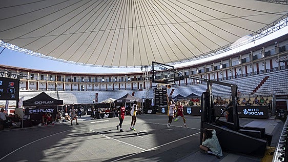 De toros a triples: el coso cacereño acoge el 3x3