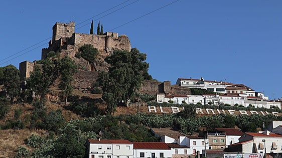 Culminan la obras de los castillos de Portezuelo y Montemolín y se consolida el de Alburquerque