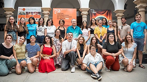Veinte jóvenes del Campo Internacional de Voluntariado del Festival son recibidos por el Gobierno local y Cimarro