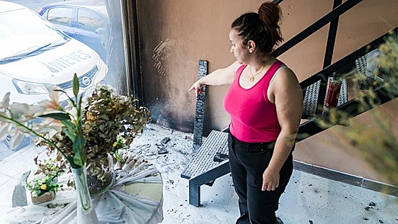Dueña de la peluquería incendiada en Badajoz: «No ha sido vandalismo ni me han robado, han ido a hacerme daño»