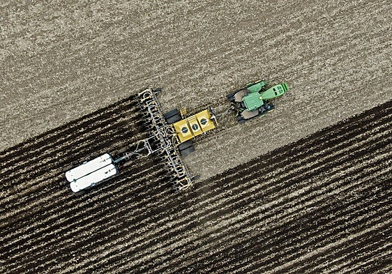 Los agricultores extremeños reciben 33 millones de euros en ayudas para la compra de fertilizantes