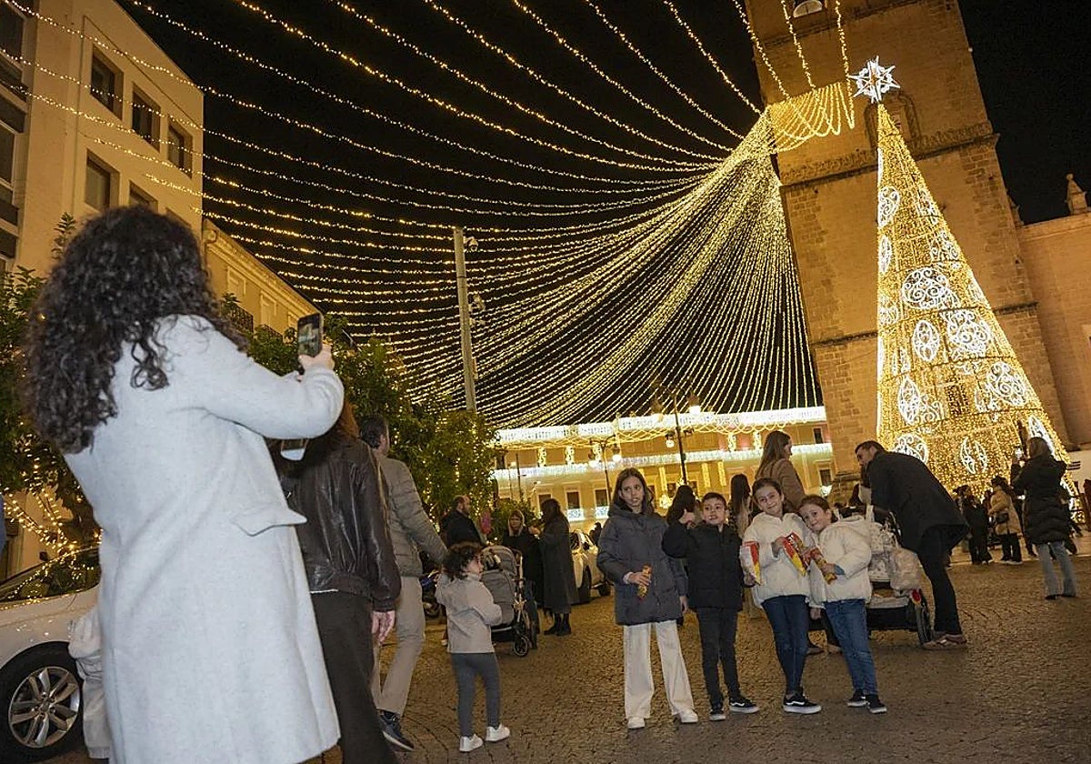 Badajoz licita por 2,1 millones el alumbrado especial de Navidad, Carnaval y Feria | Hoy