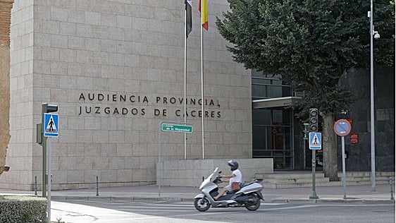 Condena para 31 acusados de traficar con drogas entre Coria y la Cañada Real