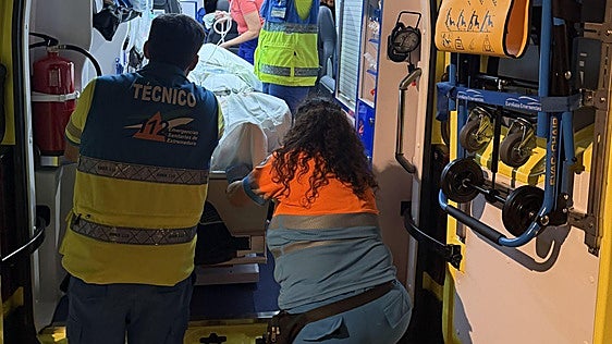 Trasladado al hospital un joven de 17 años tras un accidente de moto en Torrejoncillo