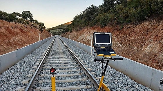 Adif inicia las expropiaciones para electrificar el tren entre Mérida y Puertollano