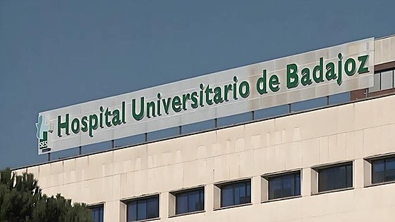 Herido un hombre tras quedar atrapado en un vehículo al salirse de la vía en Montijo