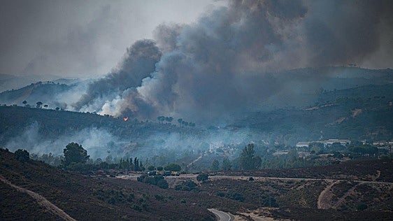 El incendio de un camión en la A-66 en la provincia de Sevilla deja ocho kilómetros de retenciones en sentido Extremadura