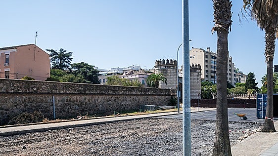 El aparcamiento de Circunvalación se aleja 30 metros de la Puerta de Palmas para evitar restos arqueológicos