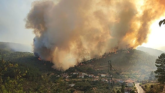 El fuego ya ha arrasado 3.700 hectáreas en Las Hurdes