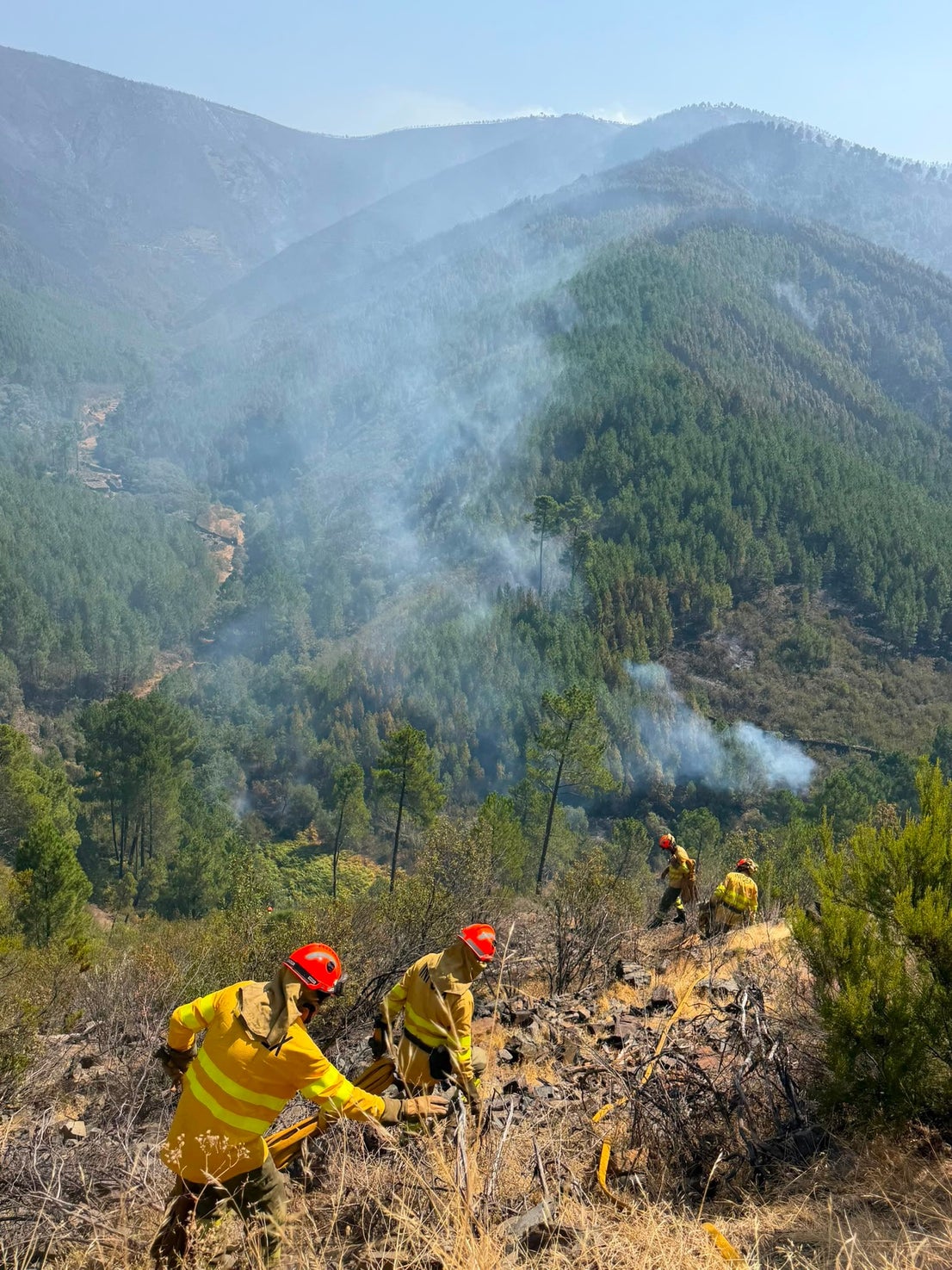 Imágenes de este miércoles del incendio en Las Hurdes