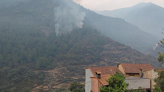 Así hemos narrado la evolución del incendio en Las Hurdes este viernes