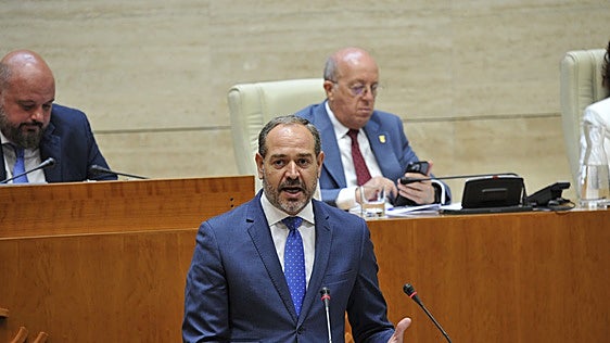 PP y Vox aprueban reducir la burocracia en el suelo para vivienda ante las «dudas» de la oposición por la urgencia