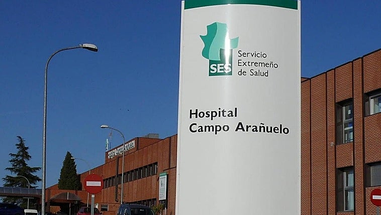 Herido un menor de 16 años una caída de moto en la Plaza Mayor de Rosalejo