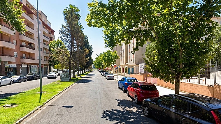 Una moto atropella a una mujer y a su bebé en un paso de peatones de Badajoz