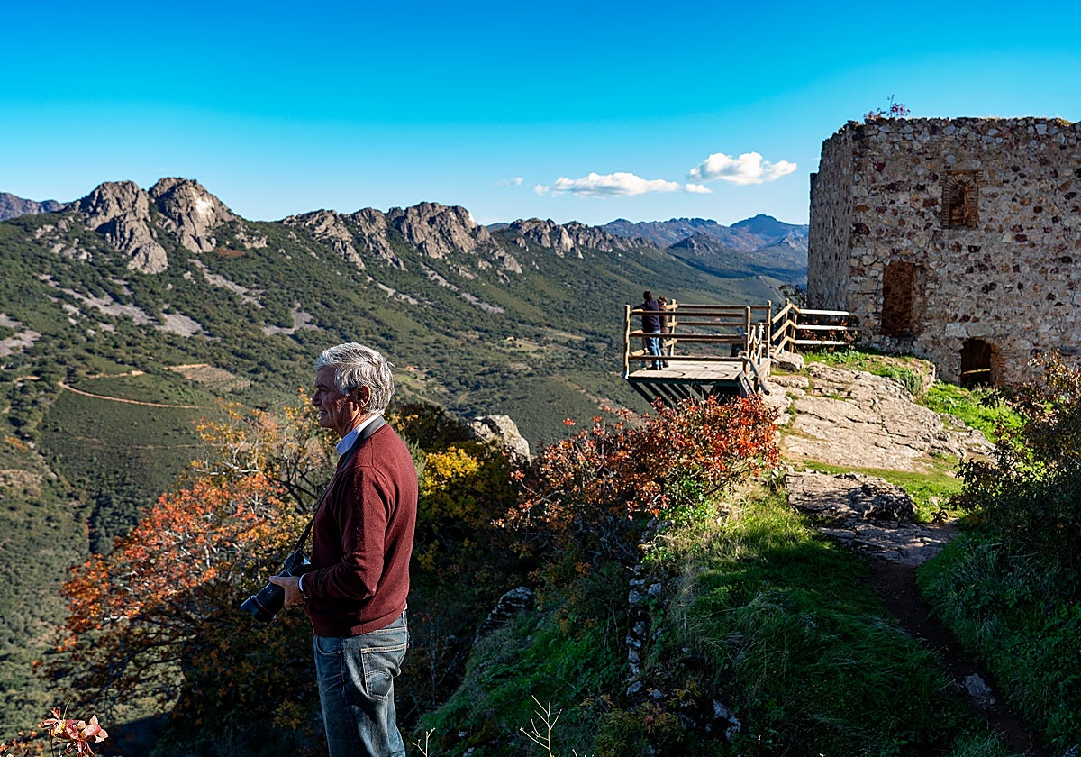 Observación del Geoparque desde el Castillo.