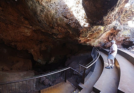 Nuevo acceso creado para poder contemplar la cueva del Conejar de Cáceres.