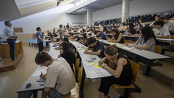 La UEx consolida su tendencia al alza de nuevos alumnos y vuelve a superar las 4.000 matrículas