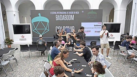 Los pacenses tiran de estrategia con los juegos de mesa
