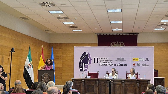 Un centenar de jueces participa en las II Jornadas de Igualdad y Violencia de Género en el TSJEx en Cáceres