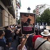 Concentración en solidaridad por Maricarmen en la Subdelegación del Gobierno en Cáceres.