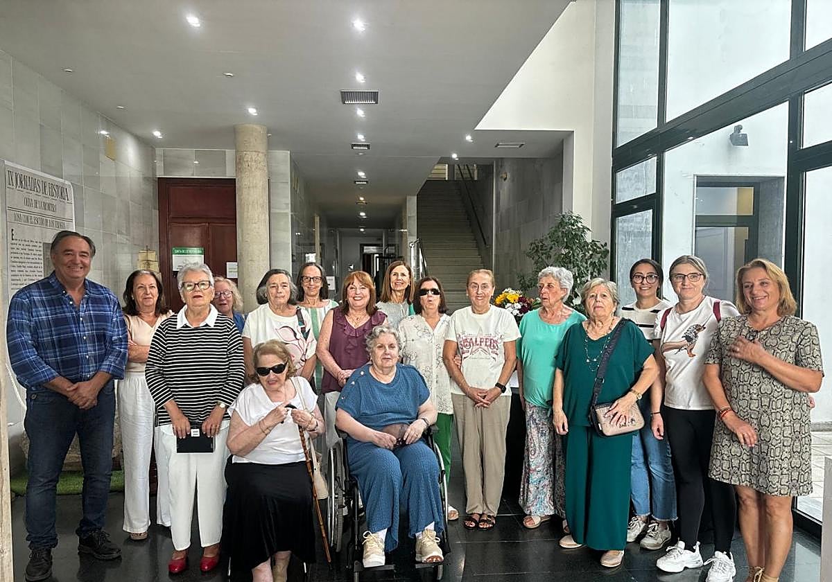 Oliva homenajea a sus maestras jubiladas por el día internacional de la ...