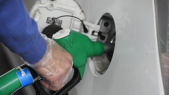 Adiós a la rebaja del IVA de los carburantes: así cambiará el descuento en gasolina y diésel desde julio