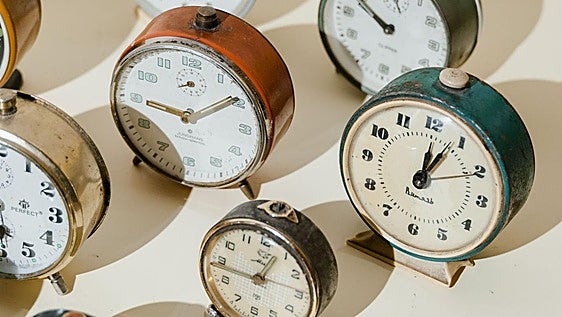 Cuándo se cambia la hora en octubre: el día que dormiremos más y los relojes volverán a las 2