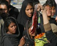 Un terrorista suicida mata a 27 fieles chiíes en Pakistán