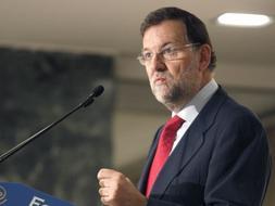 Mariano Rajoy , presidente nacional del Partido Popular, durante la presentación de Antonio Basagoiti, presidente del PP del País Vasco, en el desayuno informativo de la tribuna Fórum Europa. /EFE