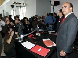 El presidente del Banco Santander, Emilio Botín, antes de presentar la pasada semana los resultados de la entidad en 2008. / Efe