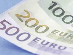 En comparación con el primer trimestre de 2008, el desplome de la actividad fue del 4,6% en el área de la moneda única y del 4,4% en los Veintisiete. / Archivo