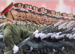 China prohíbe las citas 'online' a sus soldados