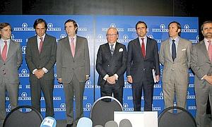 Ruíz-Mateos acompañado por sus hijos varones. / Archivo