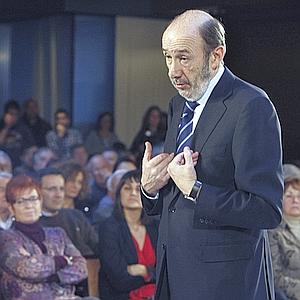 Alfredo Pérez Rubalcaba, en un encuentro con simpatizantes socialistas en Murcia. / Efe
