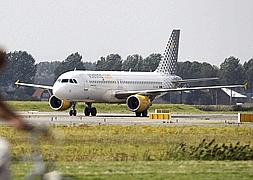 Un avión de la compañía Vueling./ Archivo