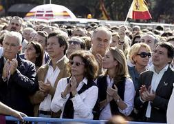 La cúpula del PP, durante la concentración en Madrid. / Efe