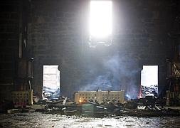 El interior del santuario está totalmente calcinado./ Efe | Atlas