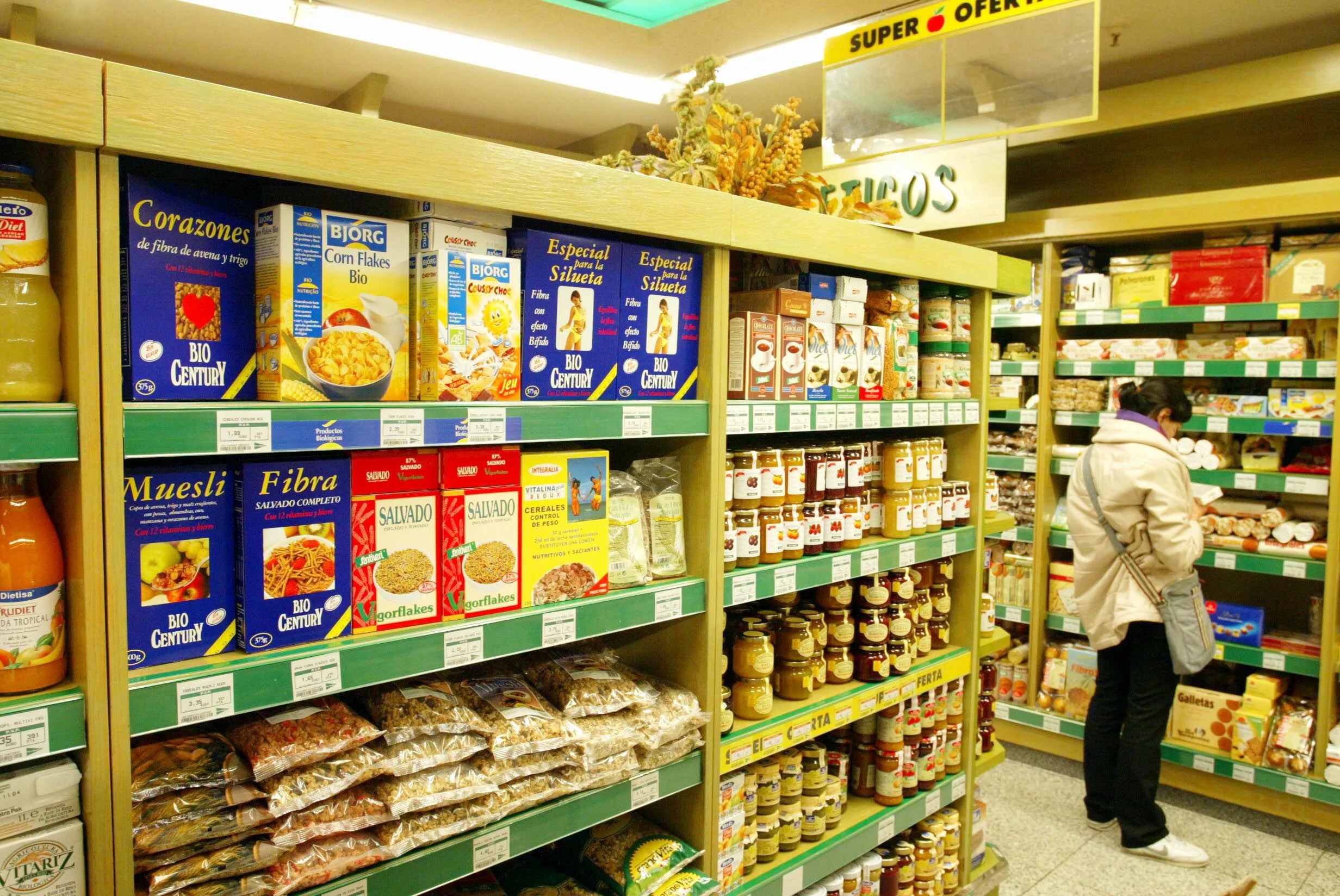 Alimentos en un supermercado español. 