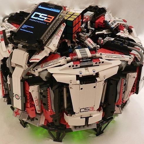 El robot CubeStormer 3. 